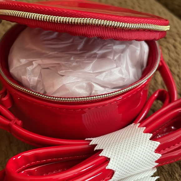 MARC JACOBS Red Patent Leather Crossbody Round Canteen Bag - mini 4” - Picture 7 of 7